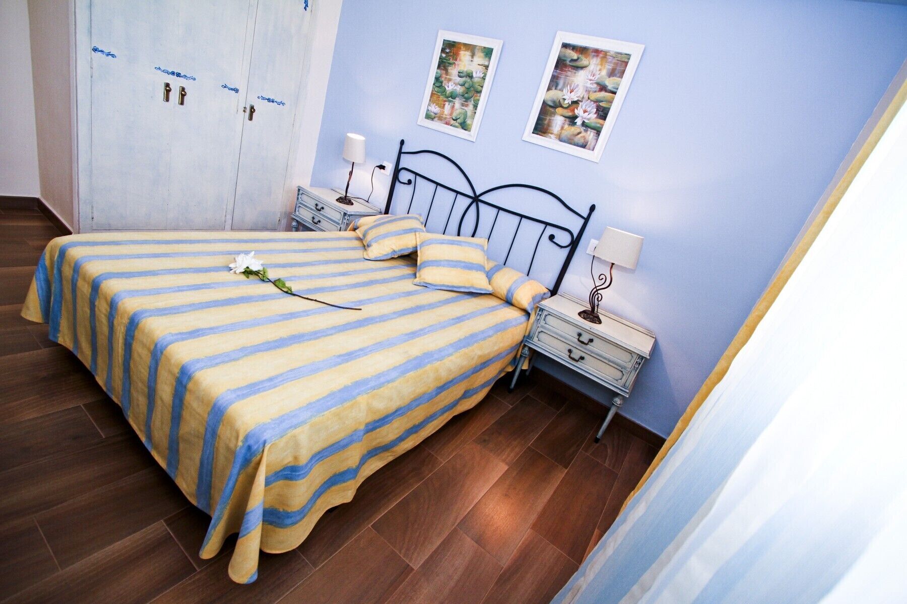 3 室のベッドルーム、アイロン / アイロン台、WiFi (無料)、ベッドシーツ