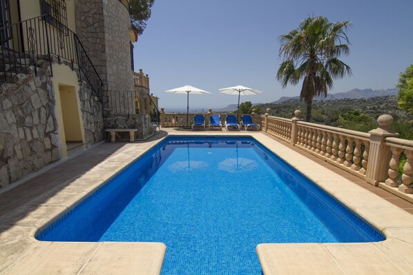 Outdoor pool, sun loungers - Villa Aline between Moraira and Calpe, private pool, WIFI, air conditioning, (Benissa)