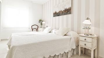 2 Schlafzimmer, BĂŒgeleisen/BĂŒgelbrett, kostenloses WLAN, BettwĂ€sche