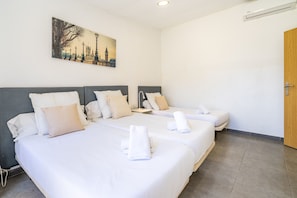 4 Schlafzimmer, Bügeleisen/Bügelbrett, Reisekinderbett, kostenloses WLAN