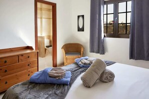 4 bedrooms, in-room safe, iron/ironing board, free WiFi