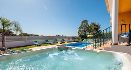 Heatable Pool, Jacuzzi & BBQ – Albufeira