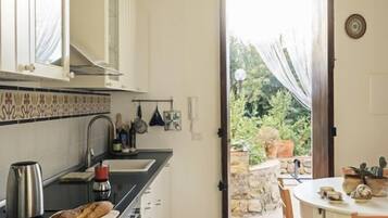 Réfrigérateur, four, plaque de cuisson, lave-vaisselle