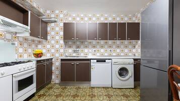 Fridge, microwave, oven, dishwasher