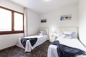4 makuuhuonetta, silitysrauta/-lauta, ilmainen Wi-Fi, vuodevaatteet