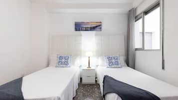 4 bedrooms, iron/ironing board, free WiFi, bed sheets