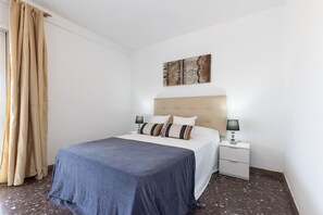 4 bedrooms, iron/ironing board, free WiFi, bed sheets