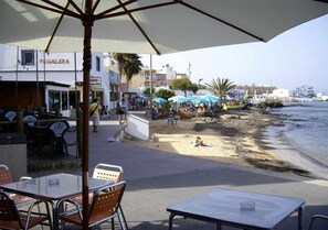Outdoor dining - Bldg.  Balandra Apt (Corralejo)