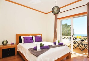 2 bedrooms, in-room safe, iron/ironing board, free WiFi - Modern townhouse with BBQ and sea view (Albufeira)