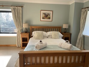 2 bedrooms, WiFi (free), bed sheets