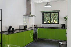 Fridge, microwave, oven, dishwasher