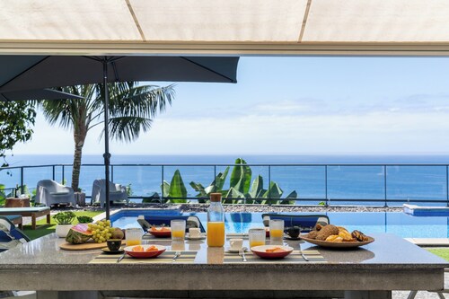 A tranquil balcony over the ocean | Grayci’s House