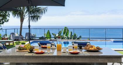 A tranquil balcony over the ocean | Grayci’s House