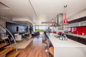 Comfort Villa, 2 Bedrooms | Living area | Plasma TV - Benoa Apartment (Cape Town)