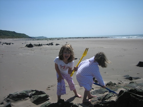 Coastal Estate Cottage / Log Burner / Beautiful Coastal Paths & Woodland Walks