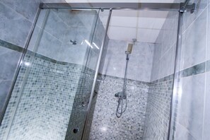 Bathtub, towels - GOLDEN 3 Duplex  (Salou)