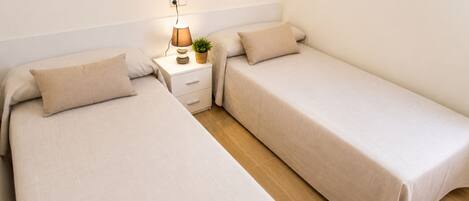 3 chambres, fer et planche à repasser, Wi-Fi gratuit, draps fournis