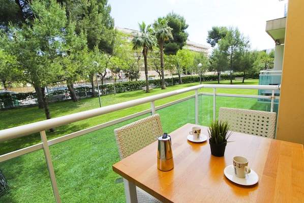 Outdoor dining - GOLDEN 3 Duplex (Salou)