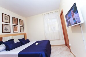 2 bedrooms, iron/ironing board, free WiFi, bed sheets - GOLDEN 3 Duplex  (Salou)