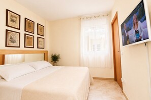 3 bedrooms, iron/ironing board, free WiFi, bed sheets - Duplex with a terrace in Golden Pineda (Salou)