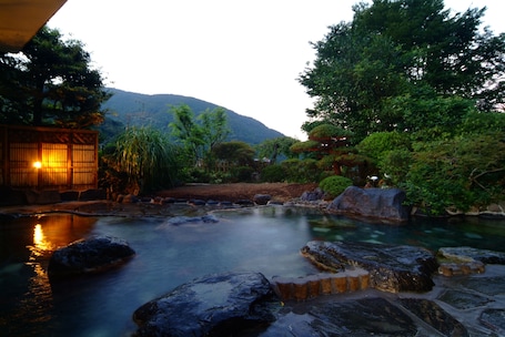 Hot springs. Yusakaso