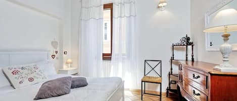 2 dormitorios, tabla de planchar con plancha, wifi gratis y ropa de cama