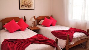 4 bedrooms, iron/ironing board, WiFi, bed sheets