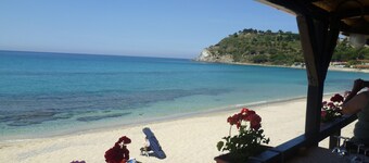 APARTMENT CLOSE TO PRIVATE BEACH AND SWIMMING POOLS