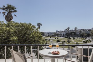 Outdoor dining - RENT4REST ESTORIL BEACHFRONT APARTMENTS - BALCONY STUDIO (Estoril)