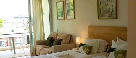 Iron/ironing board, travel crib, free WiFi, bed sheets