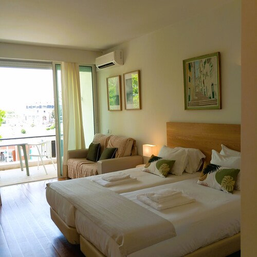 RENT4REST ESTORIL BEACHFRONT APARTMENTS - BALCONY STUDIO