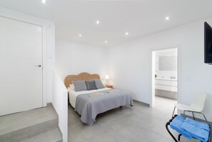 4 bedrooms, in-room safe, iron/ironing board, free WiFi