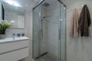 Bathtub, hair dryer, towels - 114 - Villa Michelle (lh114) (Playa Blanca)