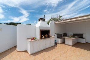 تناول الطعام بالخارج