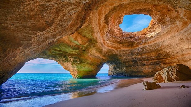 A natural rock formation with a circular opening, a beach, and the sea. - Villa Diane, Luxury Cottage, Ocean views, pool (Benagil)