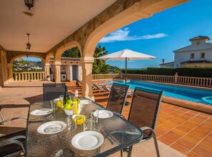 Outdoor dining - Villa Noa - PlusHolidays (Calpe)