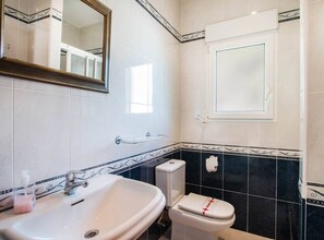 Shower, hair dryer, towels - Villa Noa - PlusHolidays (Calpe)