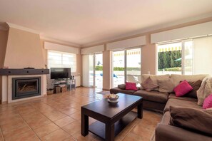 Télévision, chaîne hi-fi