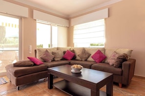 TV - Villa Rocha, Family villa, Near Ocean, Pool & BBQ (Carvoeiro)