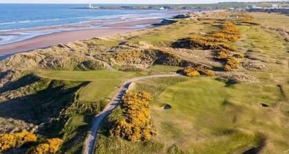 Fabulous open plan house in large country estate close to beach and visitor attractions