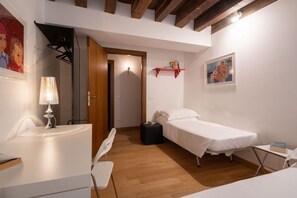 2 bedrooms, in-room safe, desk, iron/ironing board - Design house, 2 bedrooms, 2 bathrooms, lift, air con, Wi-Fi per apartment (Venice)