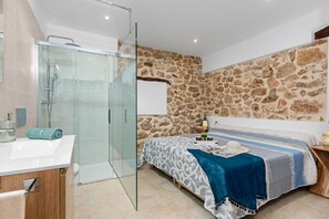 Dutxa, assecador de cabells i tovalloles 