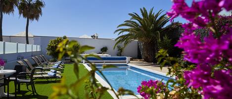 Een verwarmd zwembad