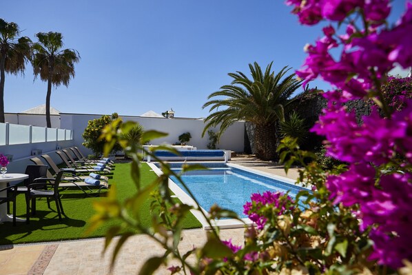 Een verwarmd zwembad