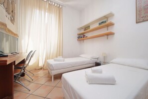 2 室のベッドルーム、アイロン / アイロン台、WiFi、ベッドシーツ