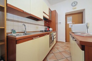 Coffee/tea maker, fridge, microwave, oven - Rome, Trastevere, modern and comfortable apartment for 4 (Rome)