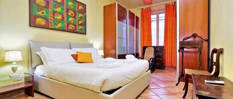 2 dormitoris, planxa i posts de planxar, wifi i roba de llit