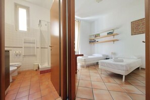 Shower, hair dryer, bidet, towels - Rome, Trastevere, modern and comfortable apartment for 4 (Rome)