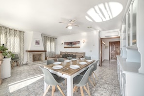 Dining - Villa Garrofer- PlusHolidays (Calpe)
