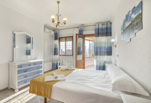 6 slaapkamers, een strijkplank/strijkijzer, gratis wifi, beddengoed